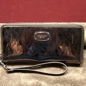 Michael Kors signature patent continental wristlet
